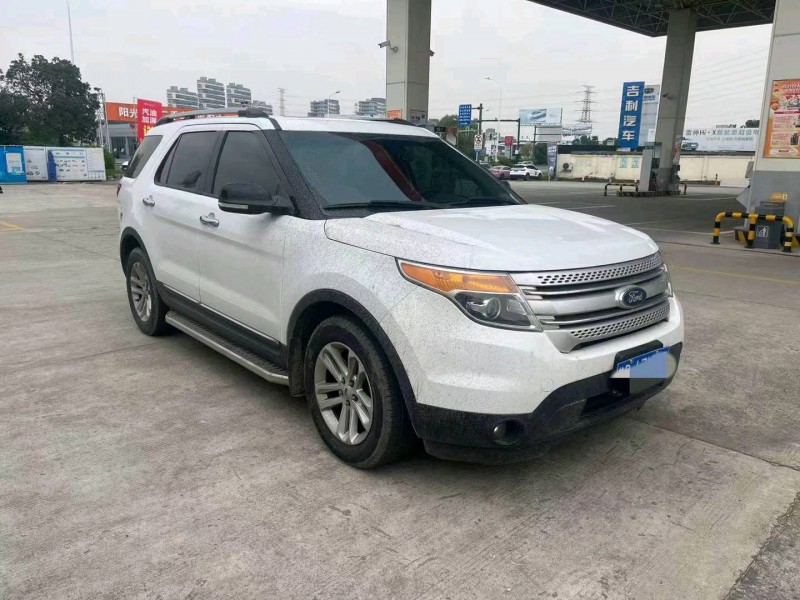 常州15年福特探险者4