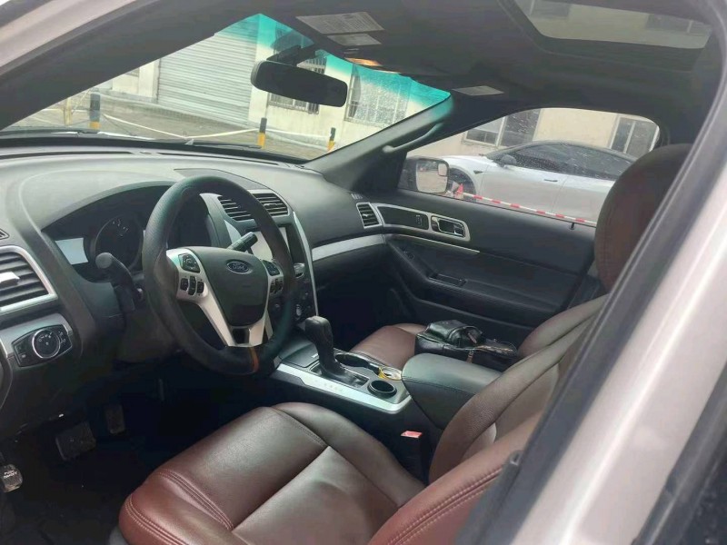 常州15年福特探险者8