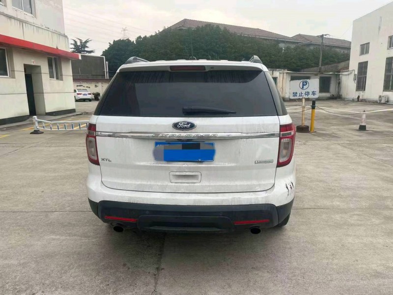 常州15年福特探险者9