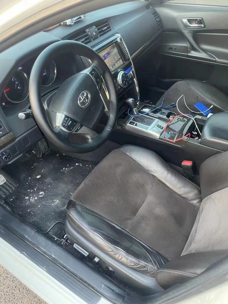 济宁14年丰田锐志7