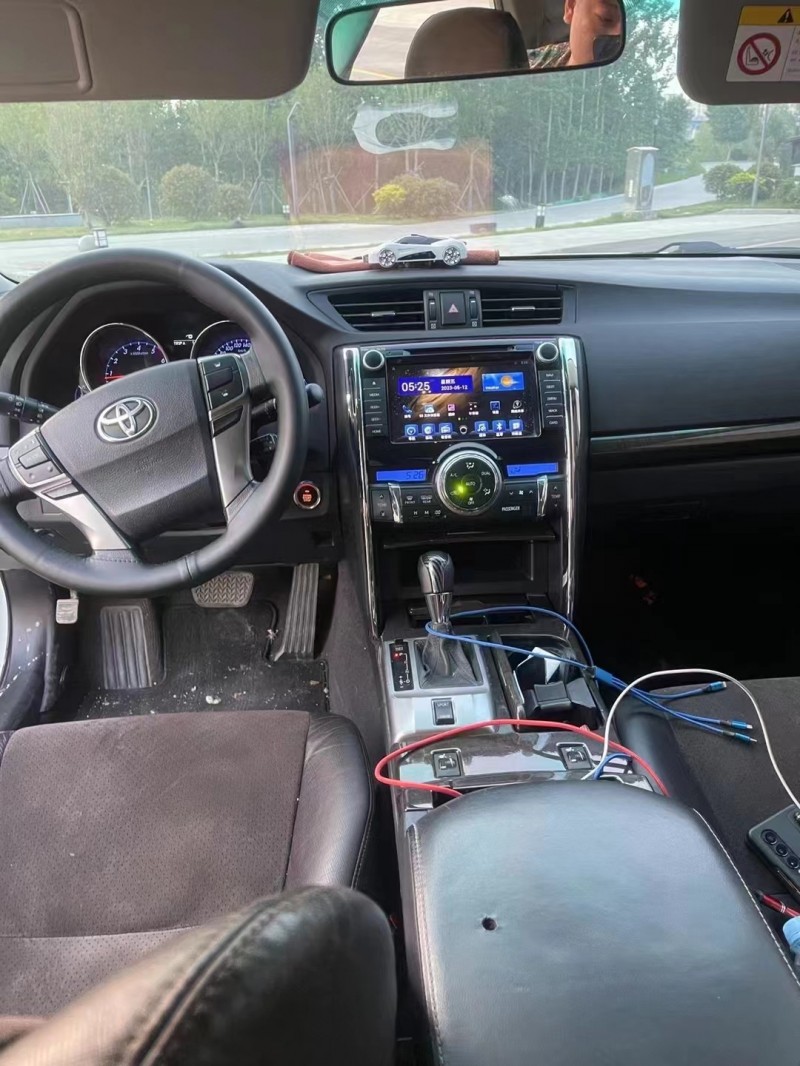 济宁14年丰田锐志8