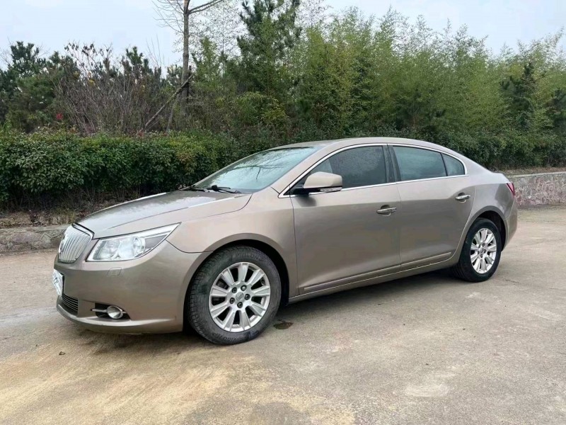 东营10年别克君越2