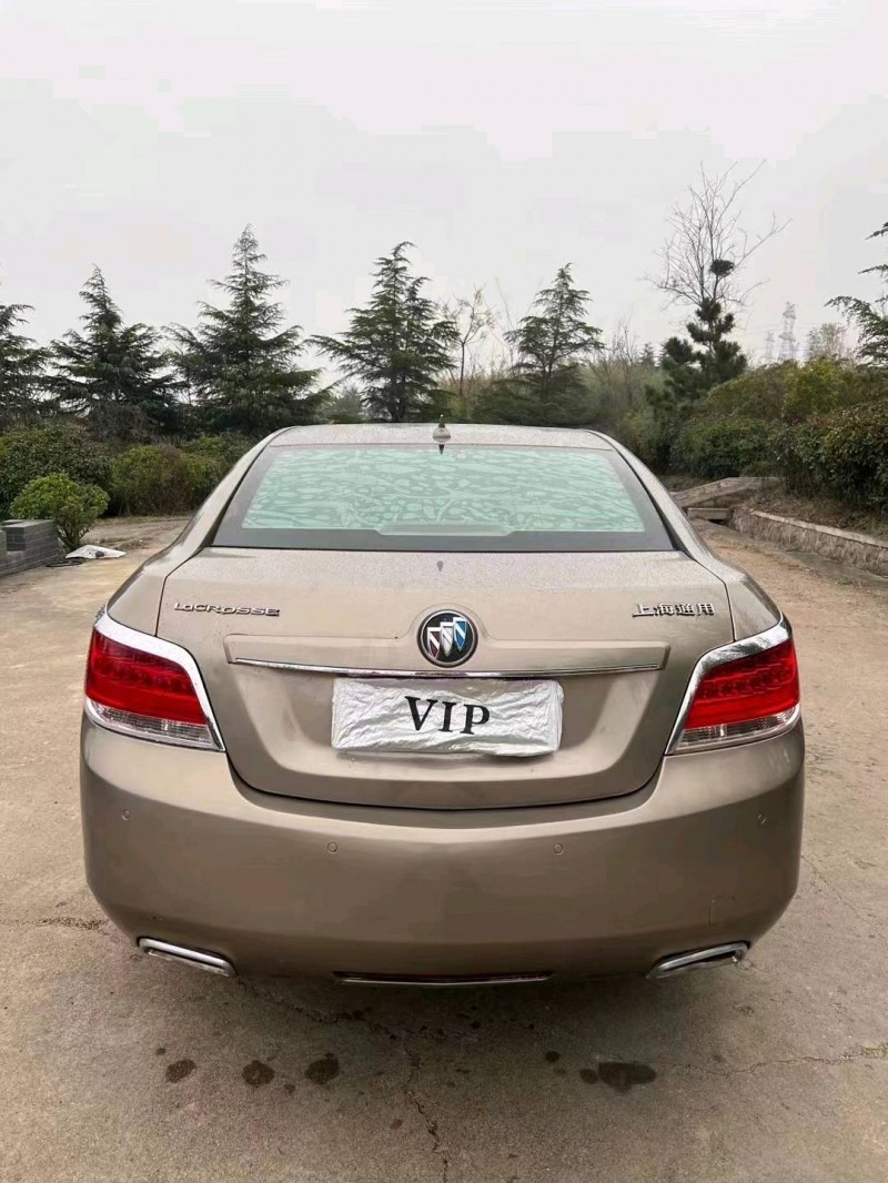 东营10年别克君越8