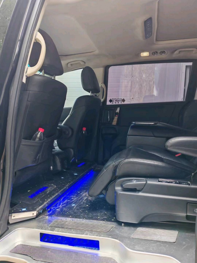 嘉兴18年本田艾力绅8