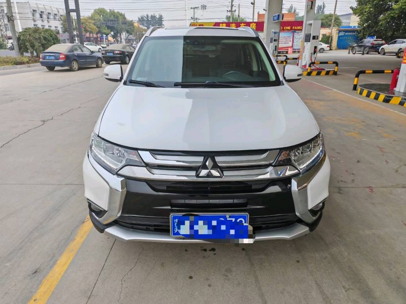 保定18年三菱欧蓝德1