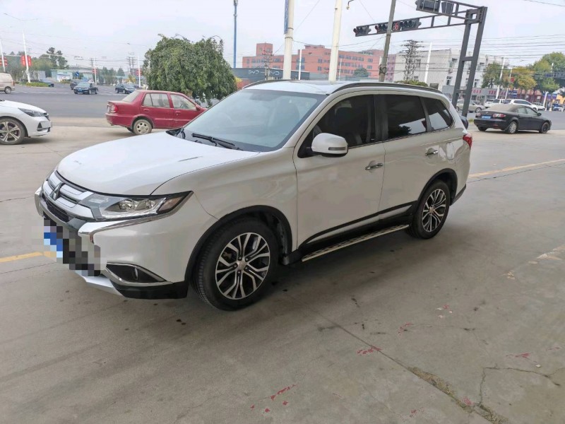 保定18年三菱欧蓝德2