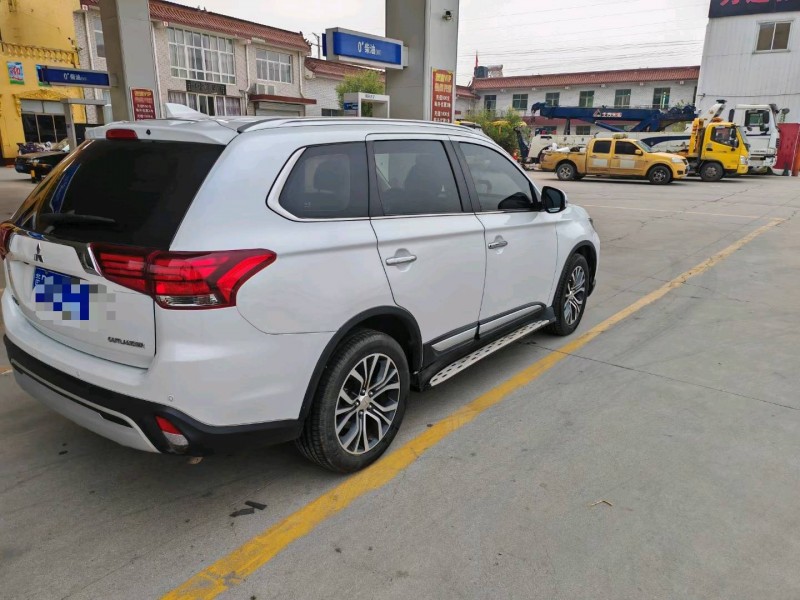 保定18年三菱欧蓝德4