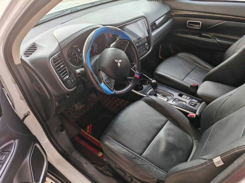 保定18年三菱欧蓝德8