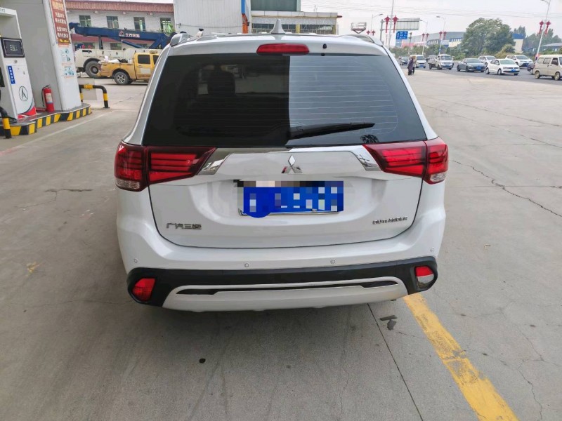 保定18年三菱欧蓝德9