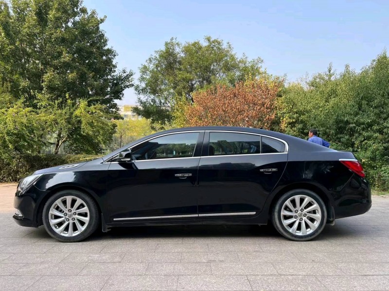 邢台13年别克君越8