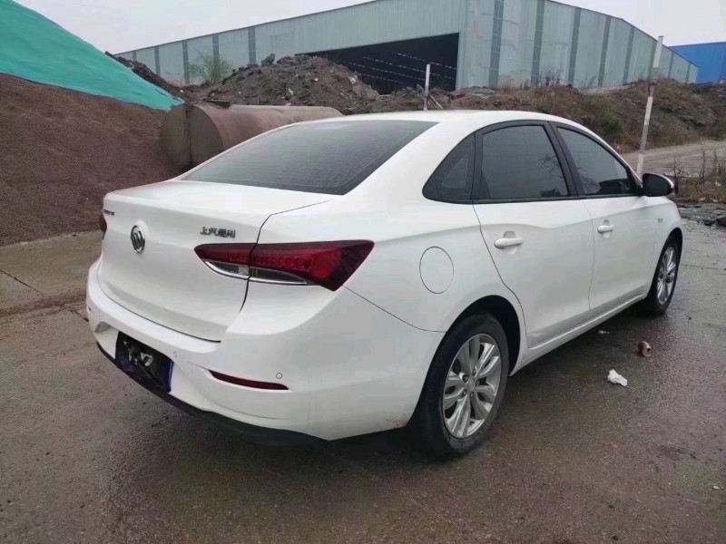 青岛20年别克英朗8