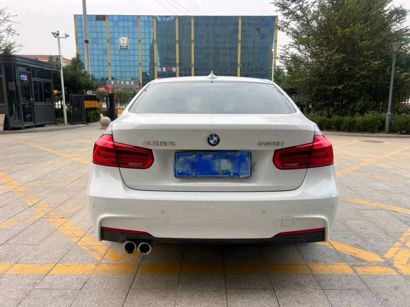 济宁19年宝马3系9