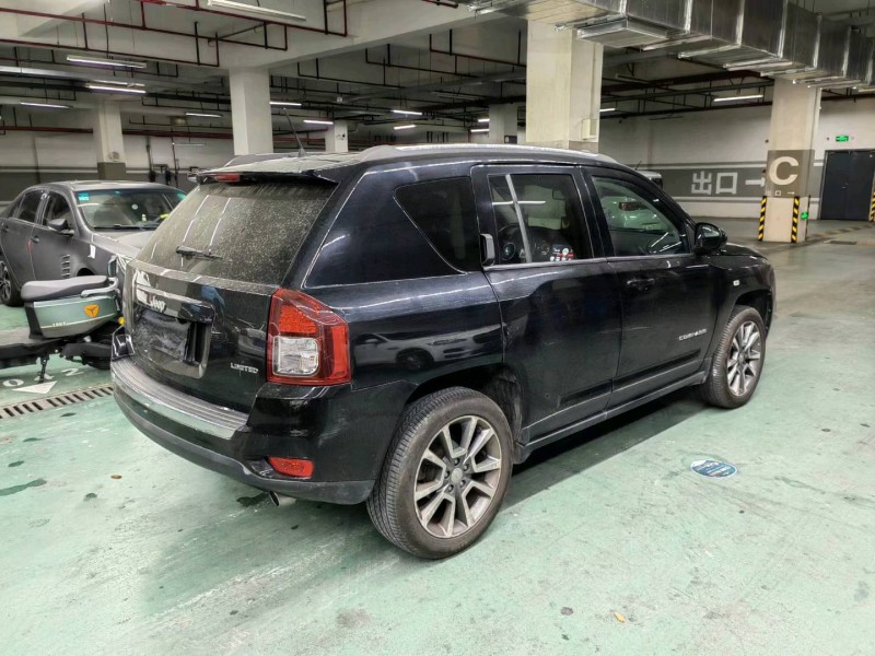 苏州17年Jeep自由客7