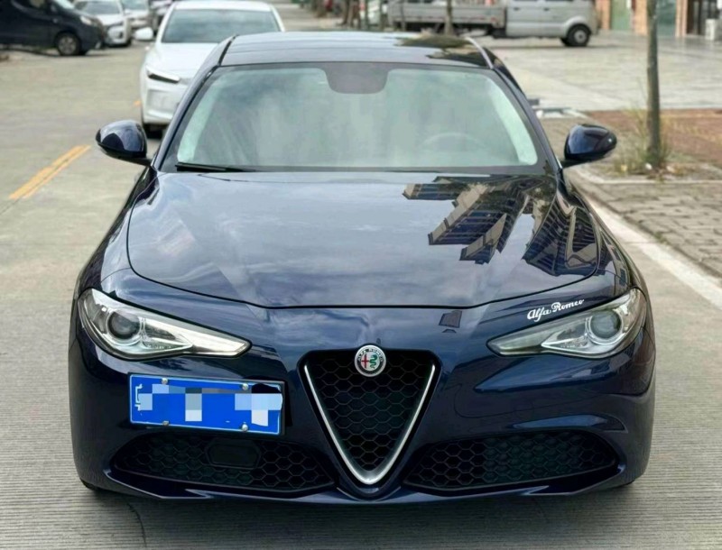 珠海19年阿尔法·罗密欧Giulia1