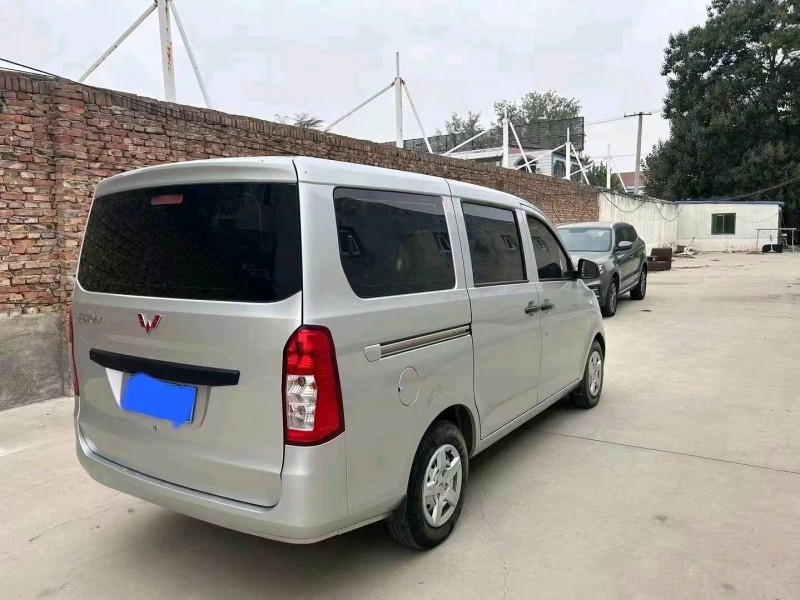 菏澤19年五菱汽車榮光V6