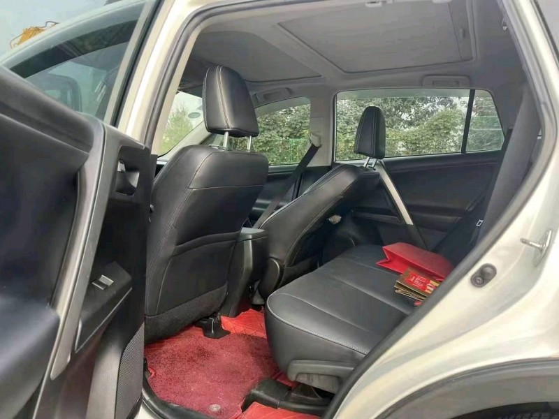 邯郸18年丰田RAV4荣放4