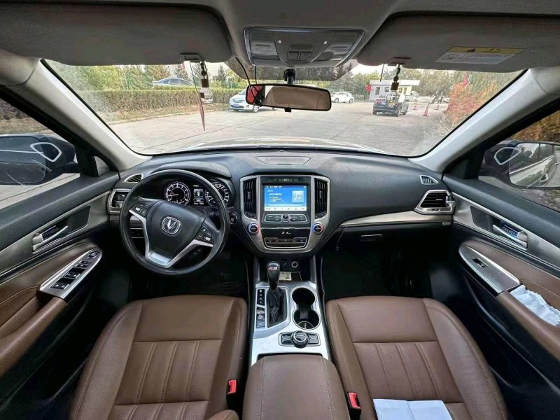 晉城17年長安汽車CS957