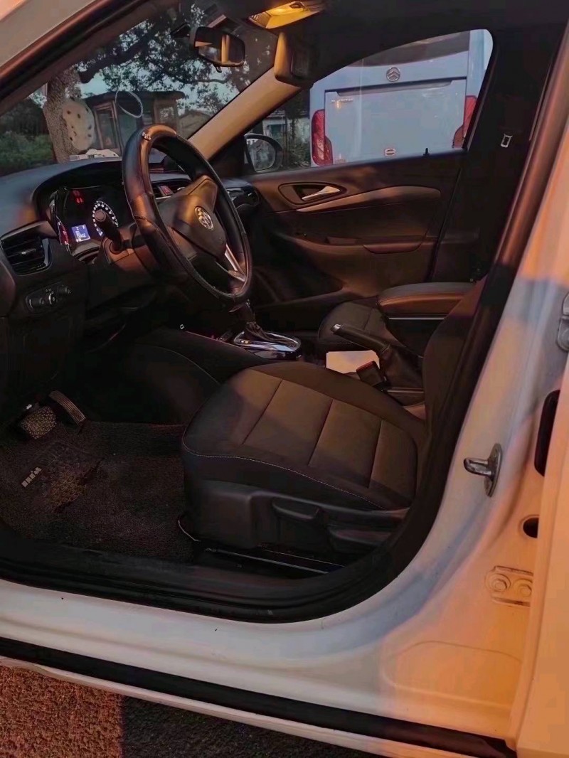 湖州19年别克凯越3