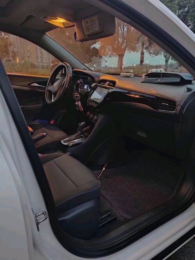 湖州19年别克凯越7