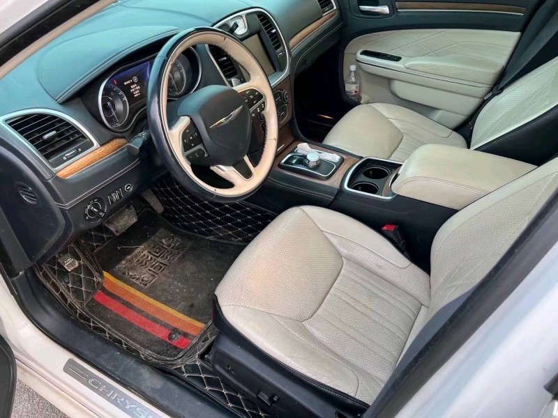 濱州16年克萊斯勒300C5