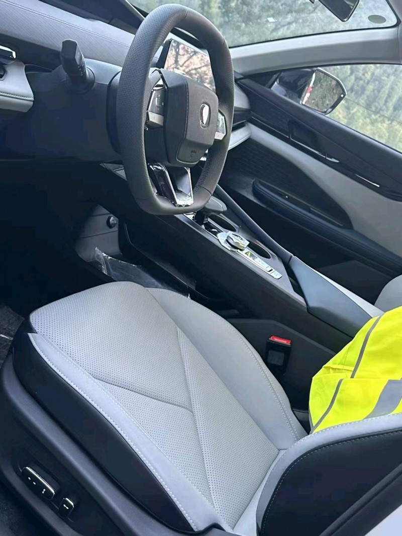 嘉兴23年长安汽车UNI-V5