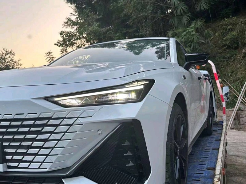 淄博23年长安汽车UNI-V2