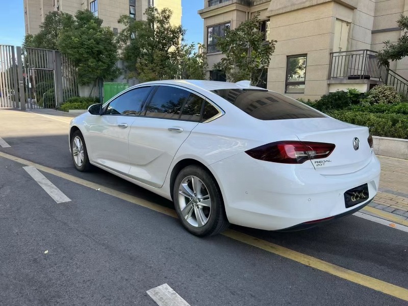 苏州18年别克君威7