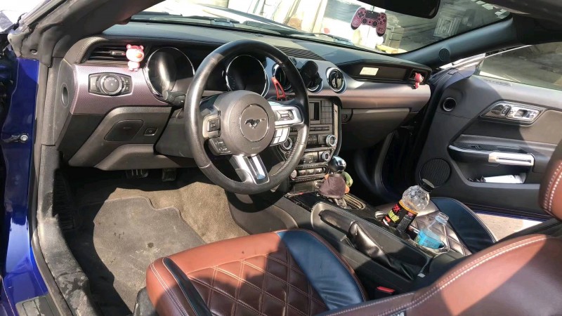 邢台15年福特野马5