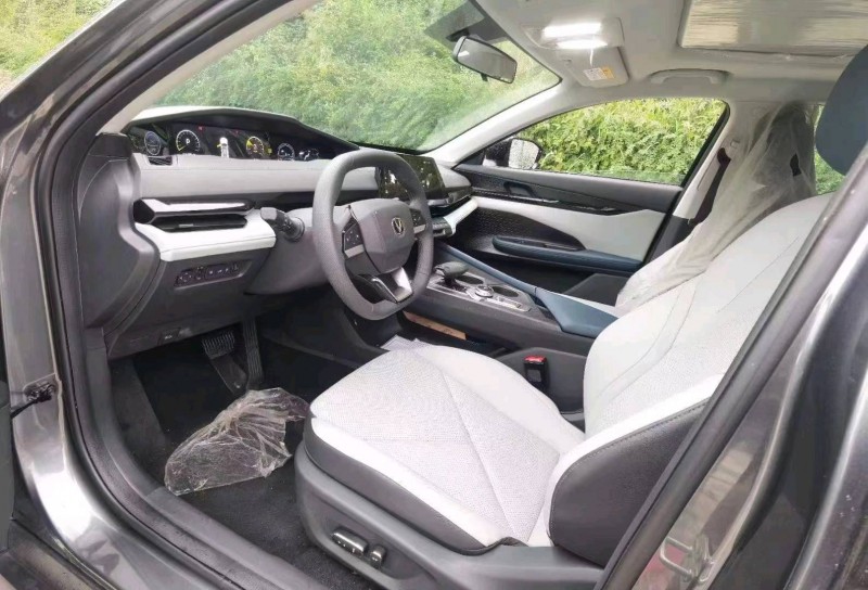 衡阳23年长安汽车UNI-V3