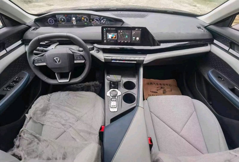 衡阳23年长安汽车UNI-V4