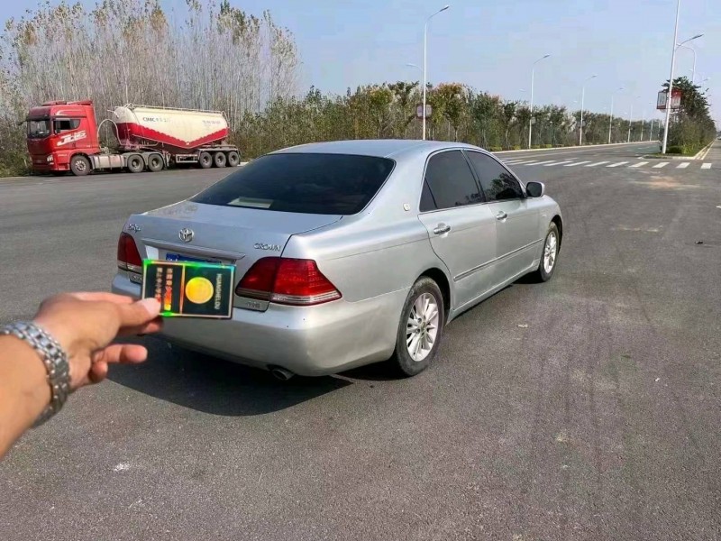 宜昌10年豐田皇冠4