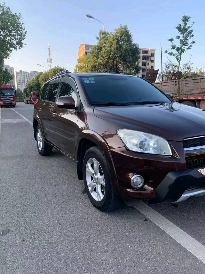 衡阳13年丰田RAV43
