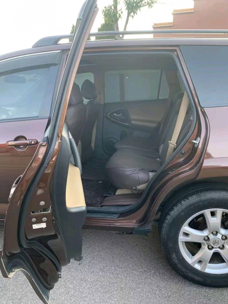 衡阳13年丰田RAV44