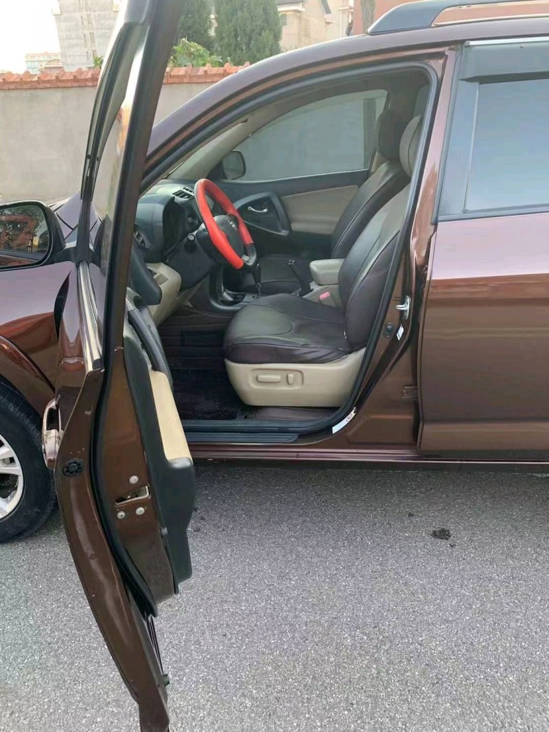 衡阳13年丰田RAV49