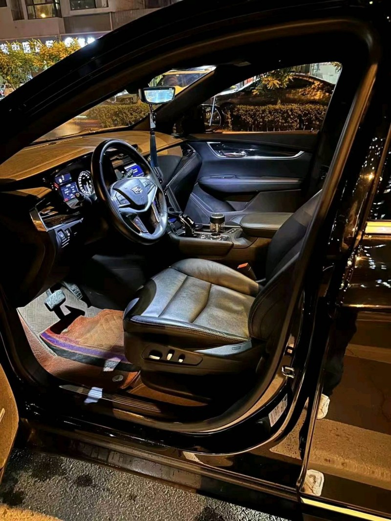 保定20年凯迪拉克XT54