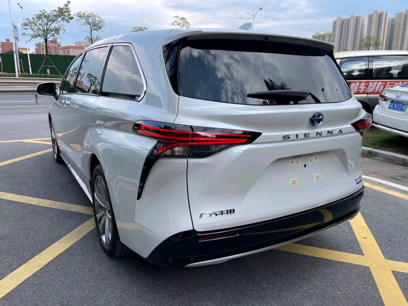 佛山23年丰田塞纳4