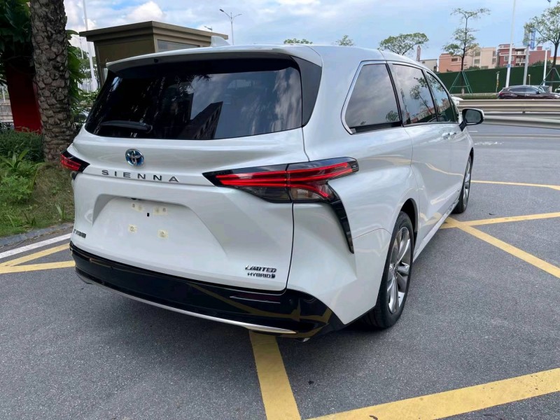 佛山23年丰田塞纳5