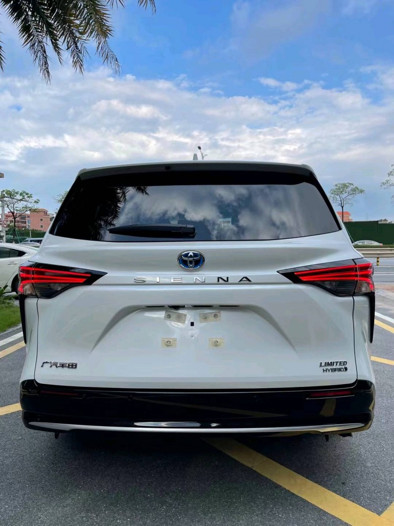 佛山23年丰田塞纳8