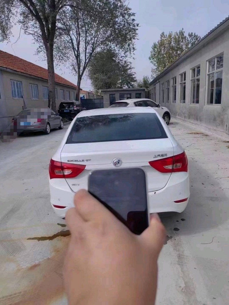 青岛17年别克英朗7