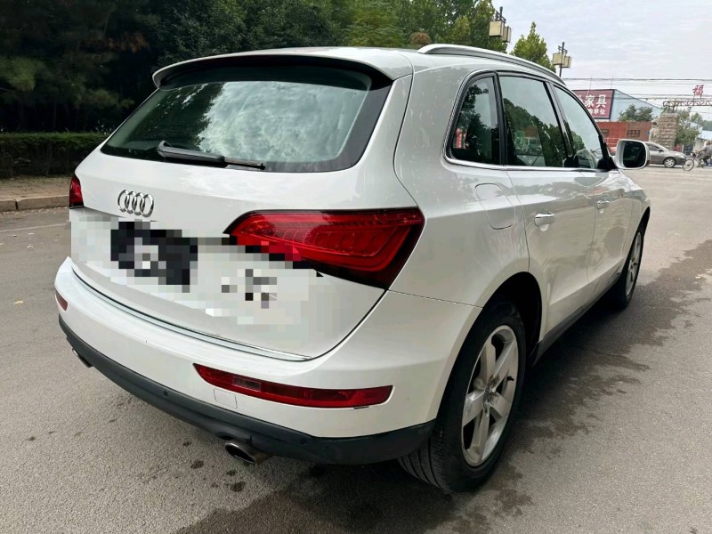 济宁16年奥迪Q58