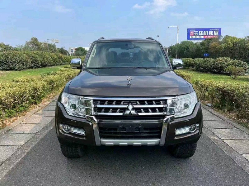 嘉兴18年三菱帕杰罗1