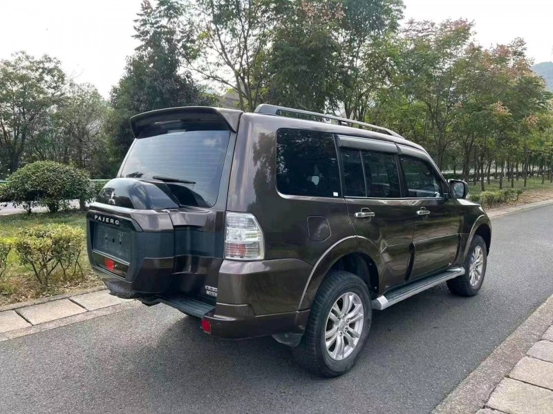 嘉兴18年三菱帕杰罗6