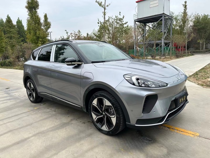 济宁23年极狐汽车阿尔法3