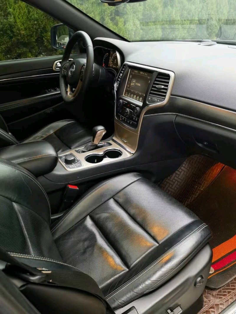 东营16年Jeep大切诺基8