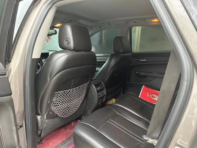 济宁12年凯迪拉克SRX6