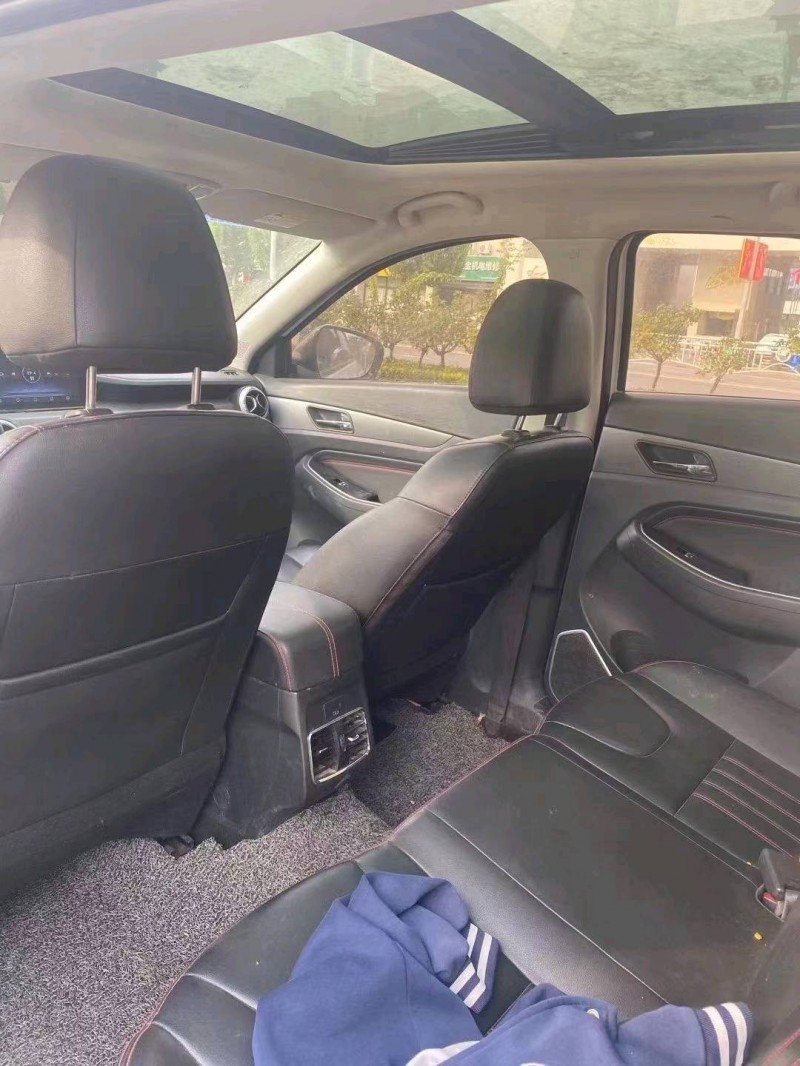 潍坊18年北汽绅宝智行3