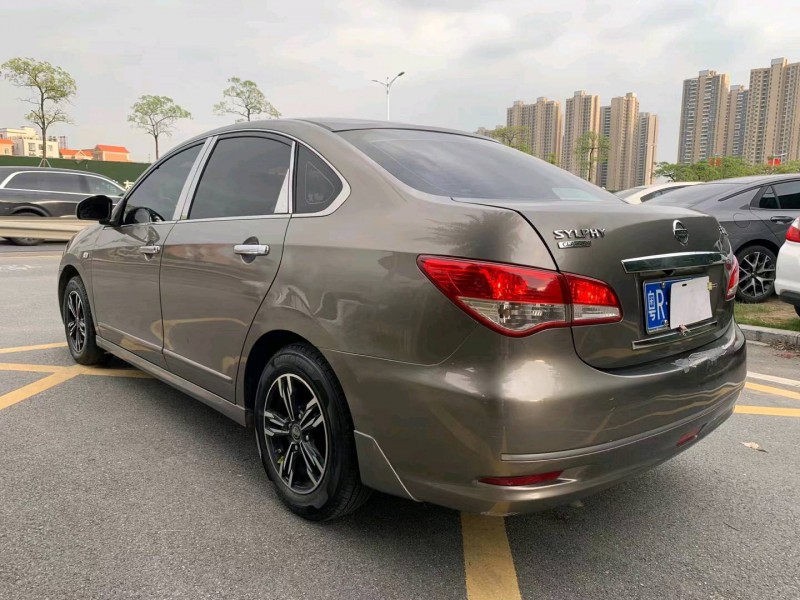 佛山16年日产轩逸5