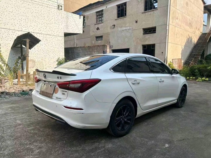 嘉兴20年长安汽车逸动5