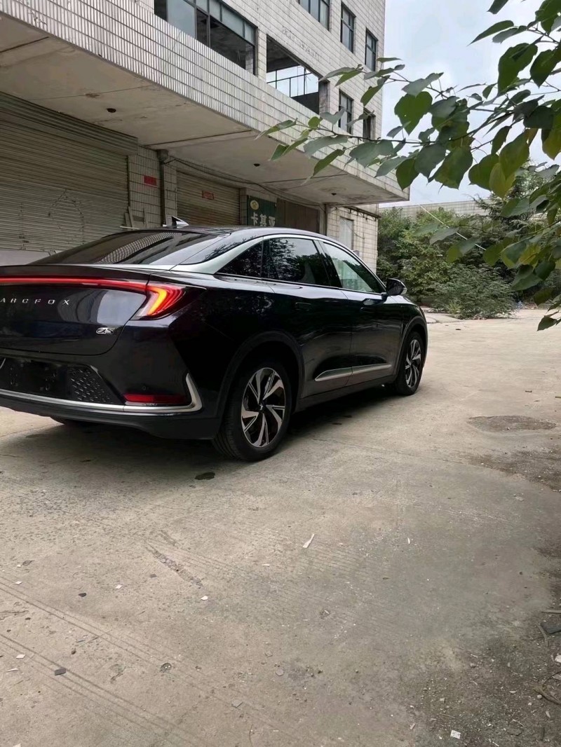 邯郸23年极狐汽车阿尔法8