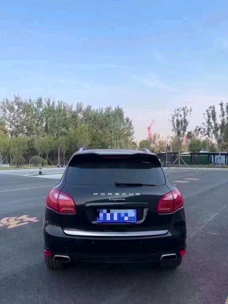 东营13年保时捷卡宴6